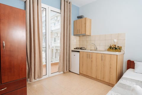 Bed, Kitchen or kitchenette, Photo of the whole room, Bedroom, stove, wardrobe