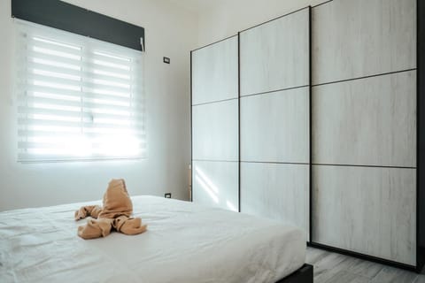 Bed, Photo of the whole room, wardrobe