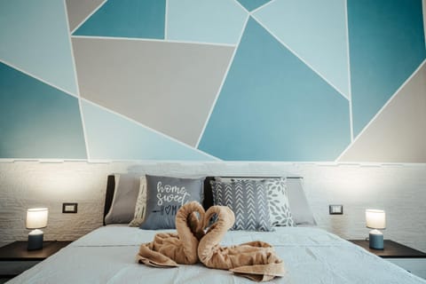 Bed, Photo of the whole room, towels