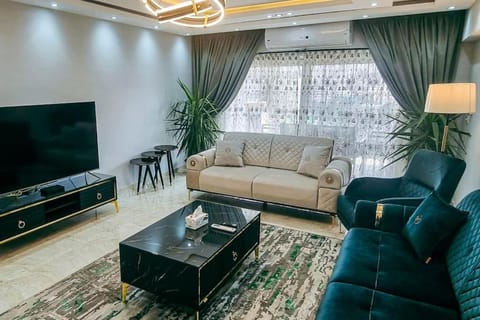 Communal lounge/ TV room, TV and multimedia, Living room, Seating area, Evening entertainment, air conditioner