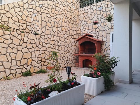 Location, children, Family