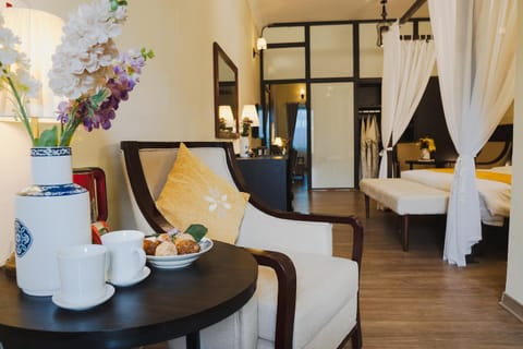Bed, Photo of the whole room, Dining area, Bedroom