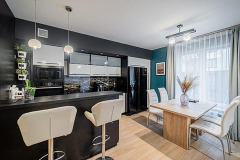 Kitchen or kitchenette, Living room, oven