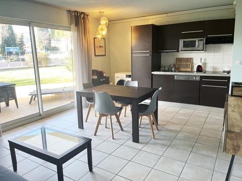 Dining area, dishwasher, minibar, stove