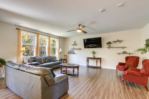 Private Backyard! Spacious Home 25 Mi to Columbus House in Ohio