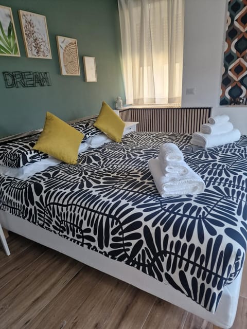 Nearby landmark, Staff, Bed, People, Property logo or sign, Winter, Other, Photo of the whole room, Decorative detail, Logo/Certificate/Sign, Bedroom, Text overlay, Text overlay, Guests, Landmark view, children, young children, older children, group of guests, Certificate/Award, Certificate/Award, hair dresser, heating, internet, internet, locker, locker, towels, air conditioner