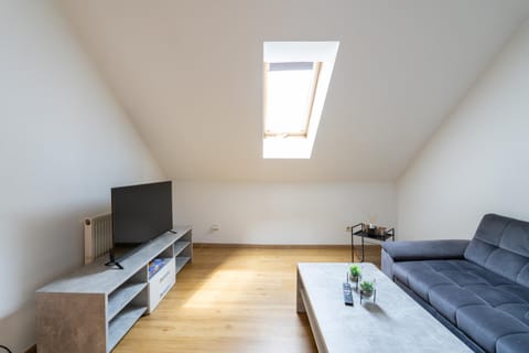 Communal lounge/ TV room, TV and multimedia, Living room, Seating area, Evening entertainment