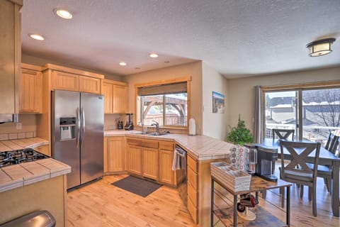 Family-Friendly Oregon Vacation Home with Yard House in Bend