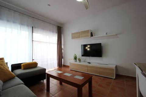 Communal lounge/ TV room, TV and multimedia, Living room, Seating area, Evening entertainment