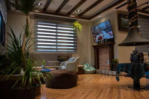 Communal lounge/ TV room, TV and multimedia, Living room, Seating area, Evening entertainment
