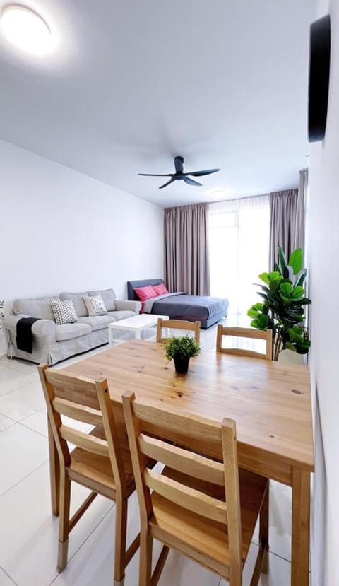 Bed, TV and multimedia, Living room, Seating area, fireplace