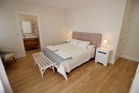 Bed, Photo of the whole room, Bedroom, towels, air conditioner