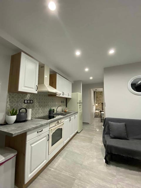 Kitchen or kitchenette, Seating area, pet friendly, stove