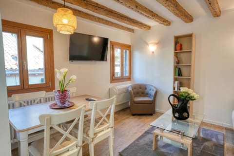 TV and multimedia, Living room, Dining area