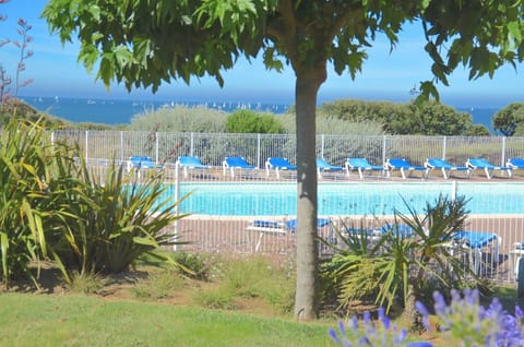 Pool view, Swimming pool, sunbed