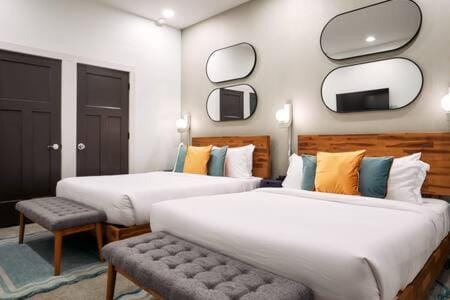 The Morris - Designer Flair 2 Miles To Broadway! House in Nashville