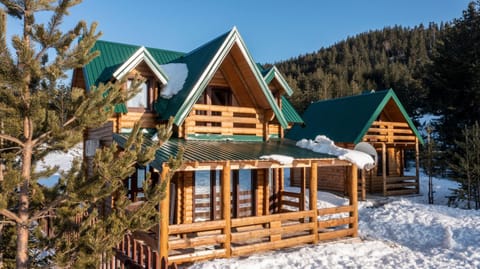 Property building, Spring, Natural landscape, Summer, Mountain view