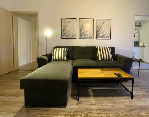 Communal lounge/ TV room, TV and multimedia, Living room