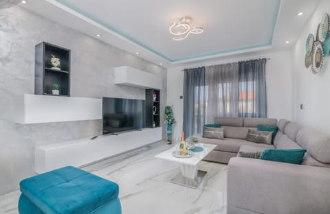 Communal lounge/ TV room, TV and multimedia, Photo of the whole room, Seating area, Evening entertainment