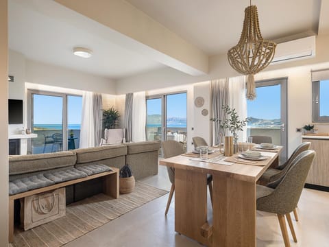 Seating area, Dining area, air conditioner