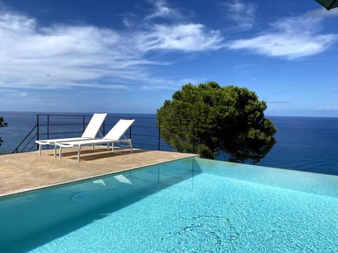 Day, Natural landscape, Pool view, Sea view, Swimming pool, sunbed