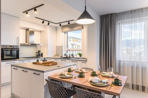 Coffee/tea facilities, Kitchen or kitchenette, Food and drinks, Dining area, minibar, stove, toaster