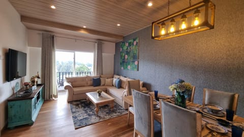 Communal lounge/ TV room, TV and multimedia, Living room, Seating area, Dining area, Evening entertainment