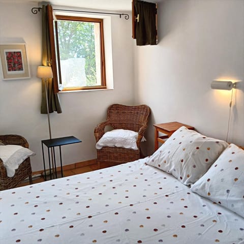 Bed, Seating area, Bedroom