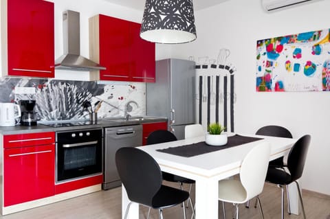 Dining area, kitchen