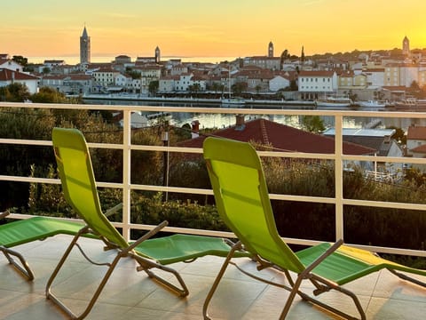 Balcony/Terrace, City view