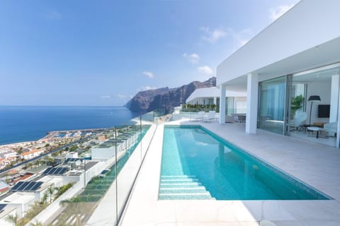 Natural landscape, Balcony/Terrace, City view, Pool view, Sea view, Swimming pool