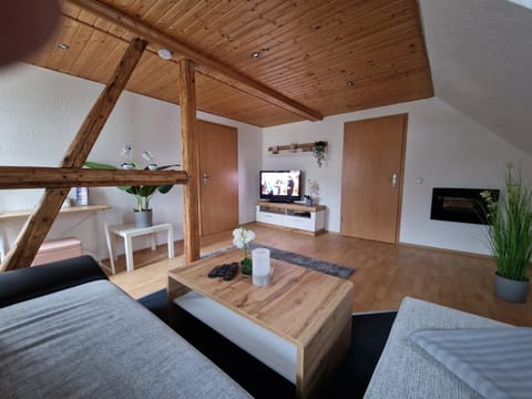 Communal lounge/ TV room, TV and multimedia, Living room, Photo of the whole room, Seating area