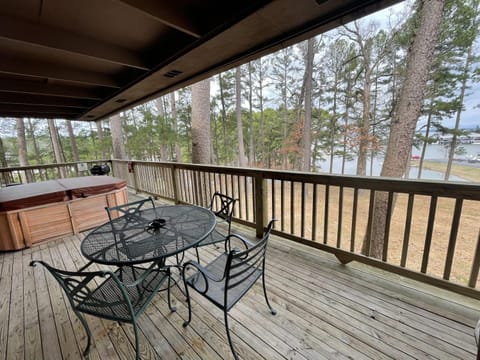 Mountain Harbor Lodge cottage on Lake Ouachita House in Lake Ouachita