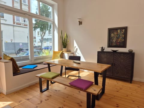 Living room, Seating area, Dining area, Food