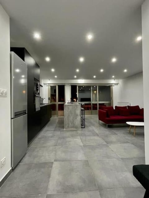 Appartement 3 pièces refait à neuf. Centre-ville. Apartment in Menton