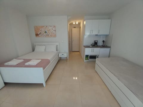 Bed, Kitchen or kitchenette, Photo of the whole room, Bedroom, minibar, wardrobe