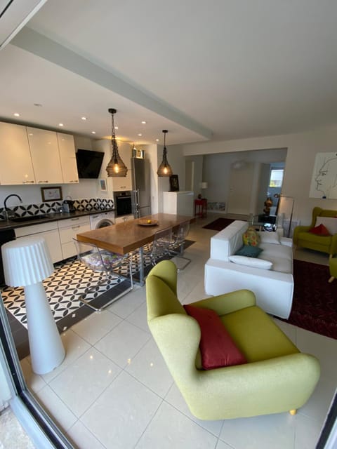 Living room, Dining area