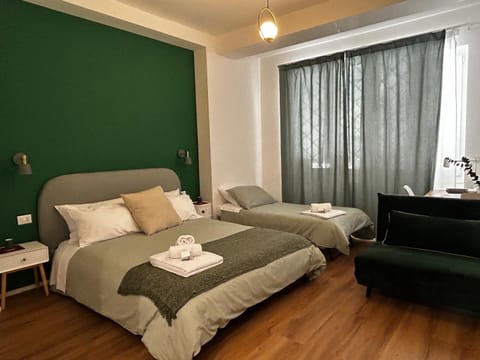 Living room, Photo of the whole room, Seating area, Bedroom, towels