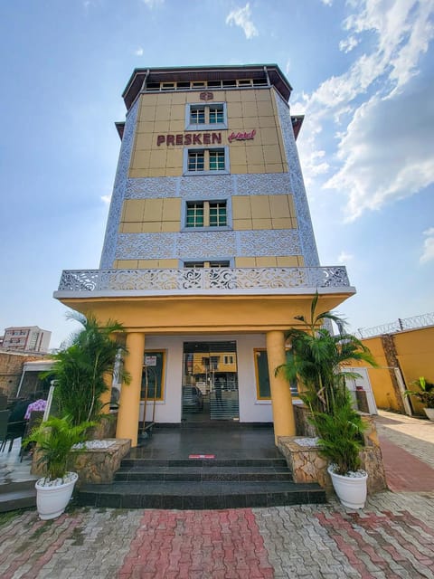 Property building, Facade/entrance