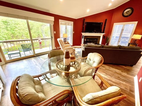 80BPD, Four bedroom, two 1 2 bath log-sided condo with lake view , garage condo Apartment in Lake Ouachita