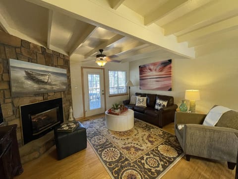 Mountain Harbor two bedroom Lodge cottage House in Lake Ouachita