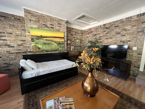 JI13- ,A two bedroom, one bath house with den, covered outdoor dining area and fenced in yard at our Joplin Inn home House in Lake Ouachita