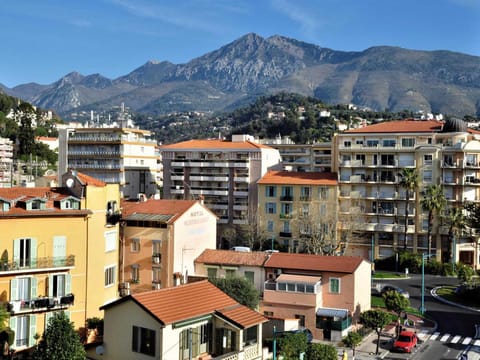 Charmant 3 pièces avec balcon, aperçu mer, calme, proche plage et centre - Menton - FR-1-196-322 Apartment in Menton