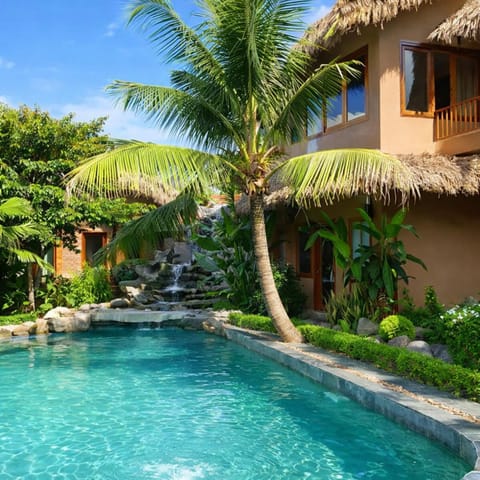 Property building, Day, Swimming pool