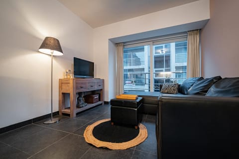 TV and multimedia, Living room, Seating area, Evening entertainment