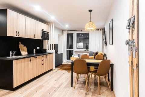 Communal lounge/ TV room, Kitchen or kitchenette, Living room