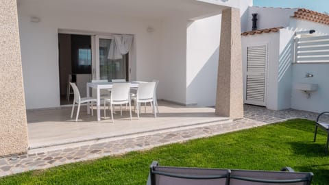 Property building, Patio, Garden, Dining area, Garden view