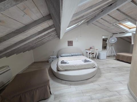 Bed, TV and multimedia, View (from property/room), Bedroom, furniture, air conditioner