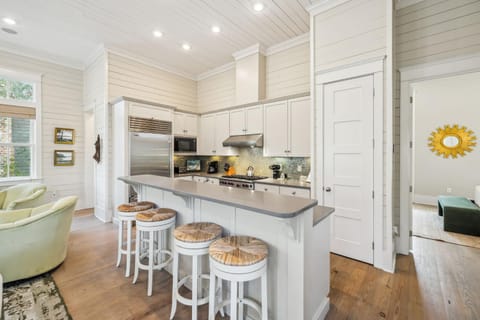 Beautiful WaterColor Home Across From Cerulean Park 5BR 4,5BTH Carriage House home House in Seaside