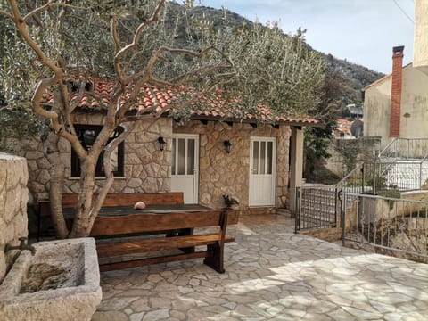 Toilet, Patio, Natural landscape, Balcony/Terrace, Communal kitchen, Mountain view, flat iron
